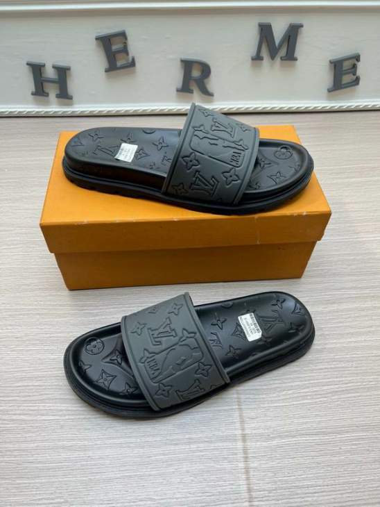 Picture of Louis Vuitton Slippers _SKULVsz38-44mnf05211306